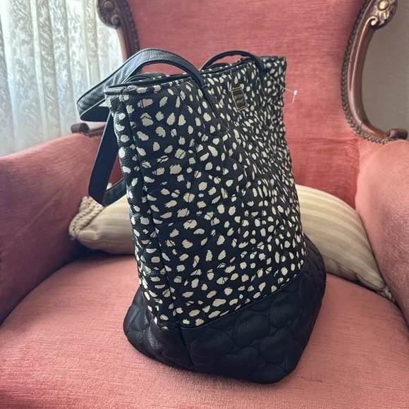 Betsey Johnson NY Black White Dot Quilted Vegan Leather Large Tote Bag Purse - Picture 6 of 11